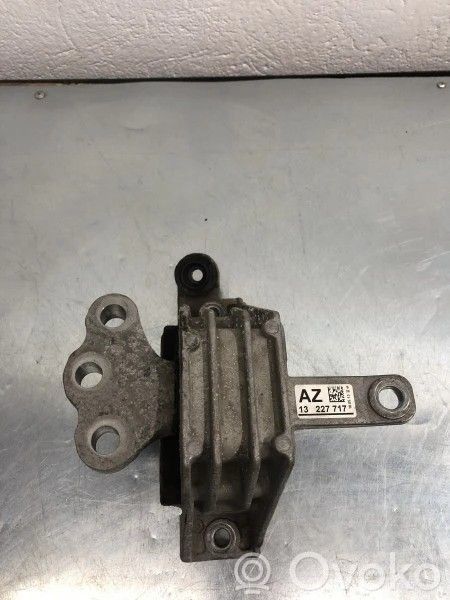 Opel Insignia A Engine mount bracket 