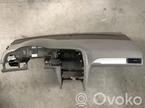 Audi A6 S6 C6 4F Dashboard 