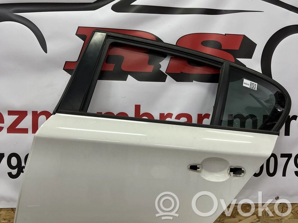 BMW 1 E81 E87 Aizmugurējās durvis 