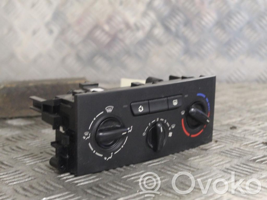 Peugeot 207 Climate control unit 