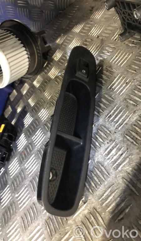Lancia Ypsilon Electric window control switch 