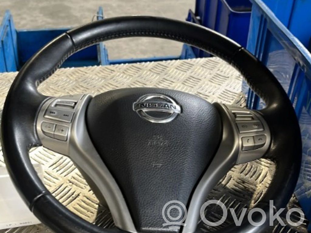 Nissan Pulsar Lenkrad 
