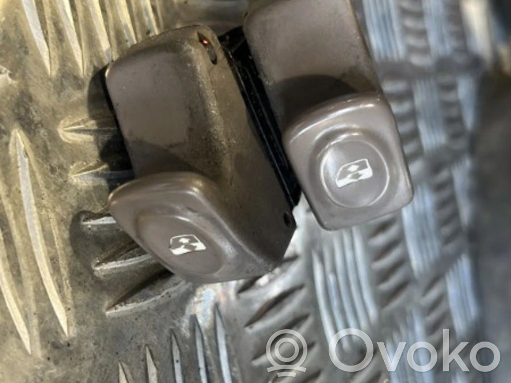 Renault Twingo I Interruptor del elevalunas eléctrico 