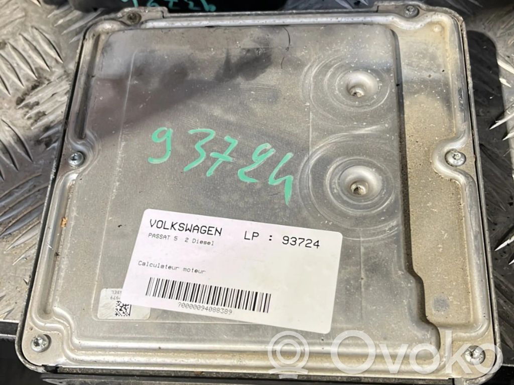 Volkswagen PASSAT B6 Engine control unit/module 