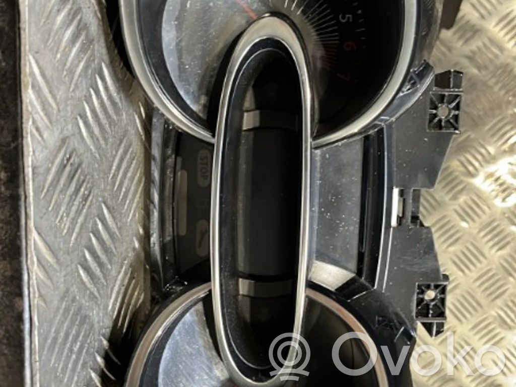Renault Clio IV Licznik / Prędkościomierz 