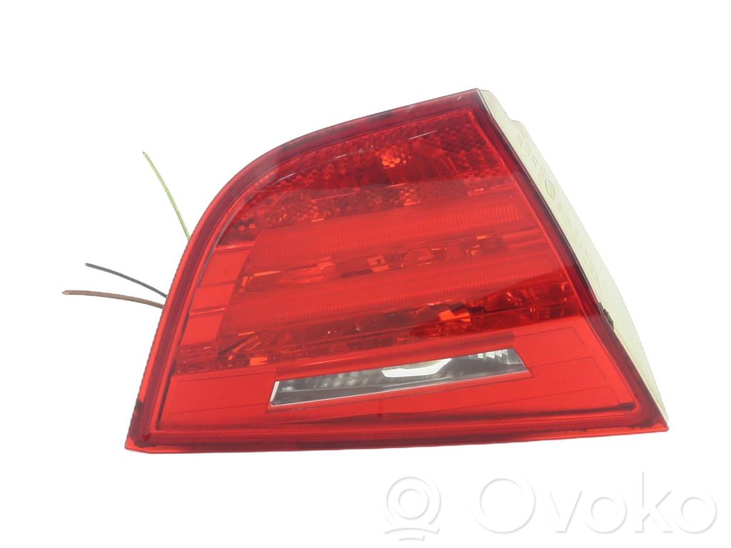 Tailgate rear/tail lights