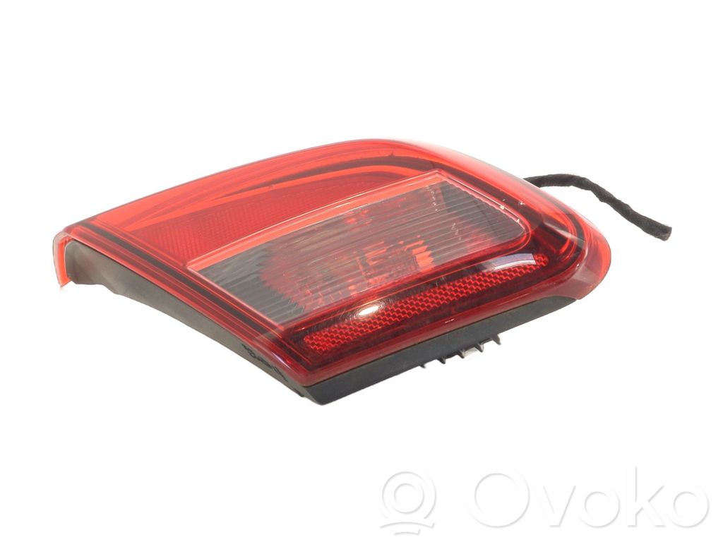 Opel Corsa E Galinis žibintas dangtyje 