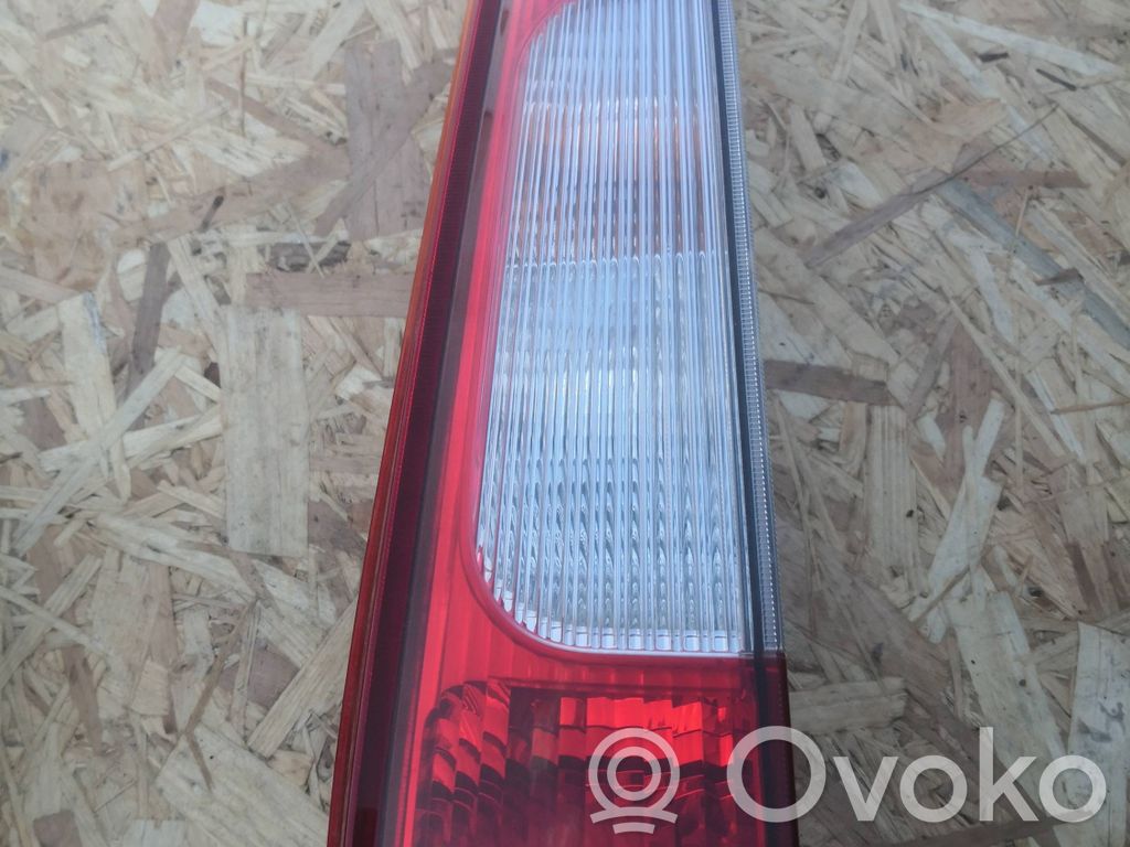 Ford Focus C-MAX Aizmugurējais lukturis virsbūvē 