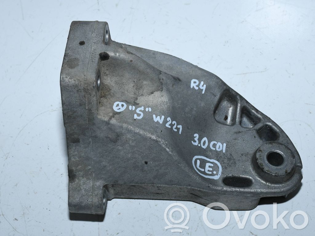 Engine mounting bracket   A6422232304
