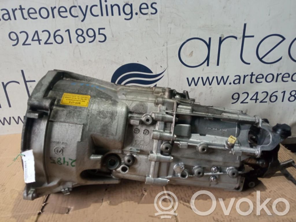 Manual 5 speed gearbox   1069401018