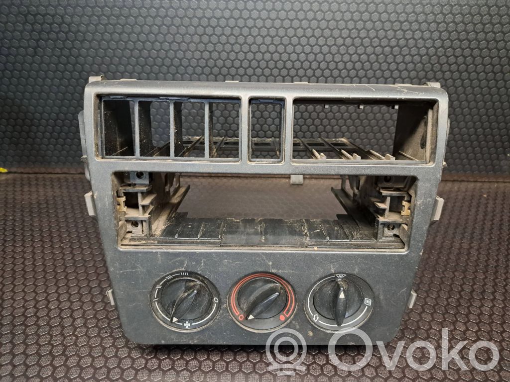 Audi A4 S4 B5 8D Climate control unit 