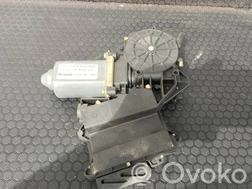 Volkswagen Sharan Front door window regulator motor 