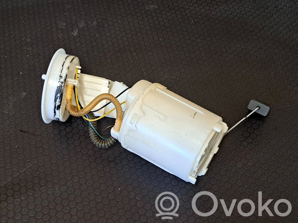 Volkswagen PASSAT B6 Pompa paliwa w zbiorniku 