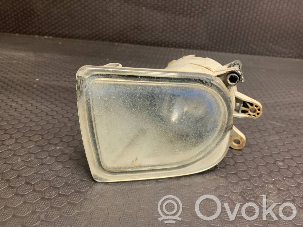 Volvo V50 Miglas lukturis priekšā 