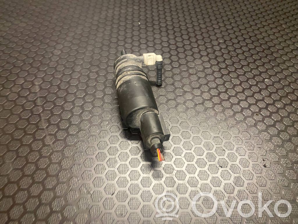 Volkswagen Phaeton Windscreen/windshield washer pump 
