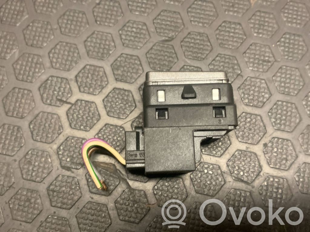 Volkswagen Phaeton Windscreen/window heater switch 