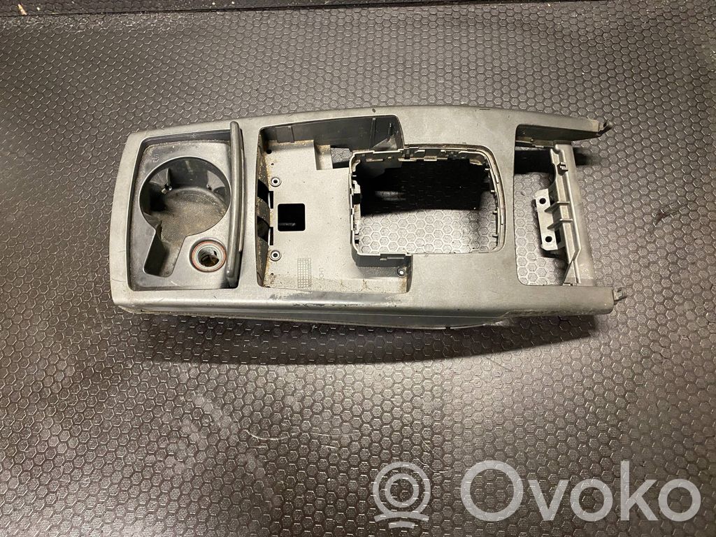 Audi A6 S6 C6 4F Centrinė konsolė 