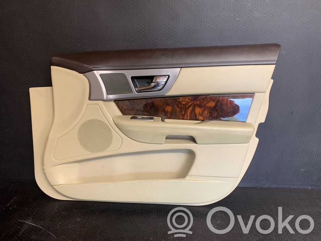 Jaguar XF X250 Revestimiento de puerta delantera 