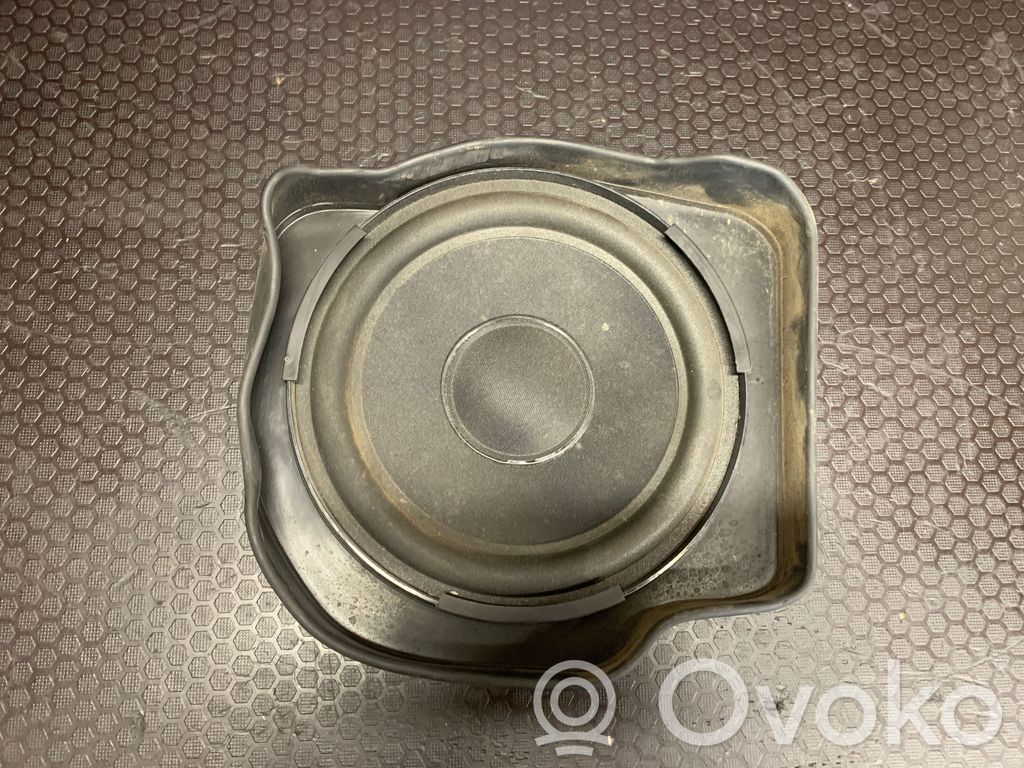 Volkswagen Touareg I Front door speaker 