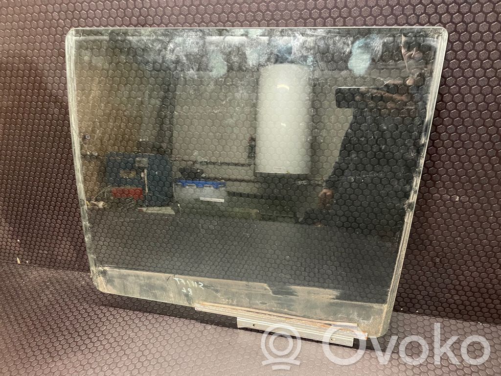 Suzuki Swift I Takaoven ikkunalasi 
