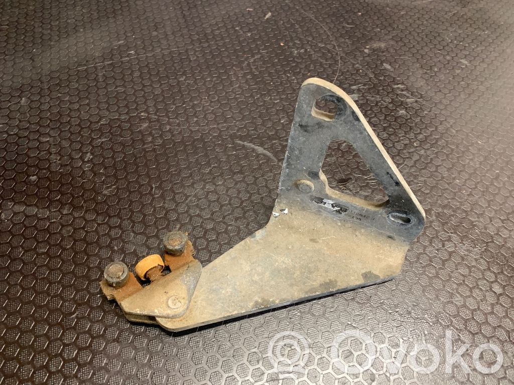 Opel Vivaro Prowadnica rolkowa drzwi bocznych / przesuwanych / Zawias dolny 