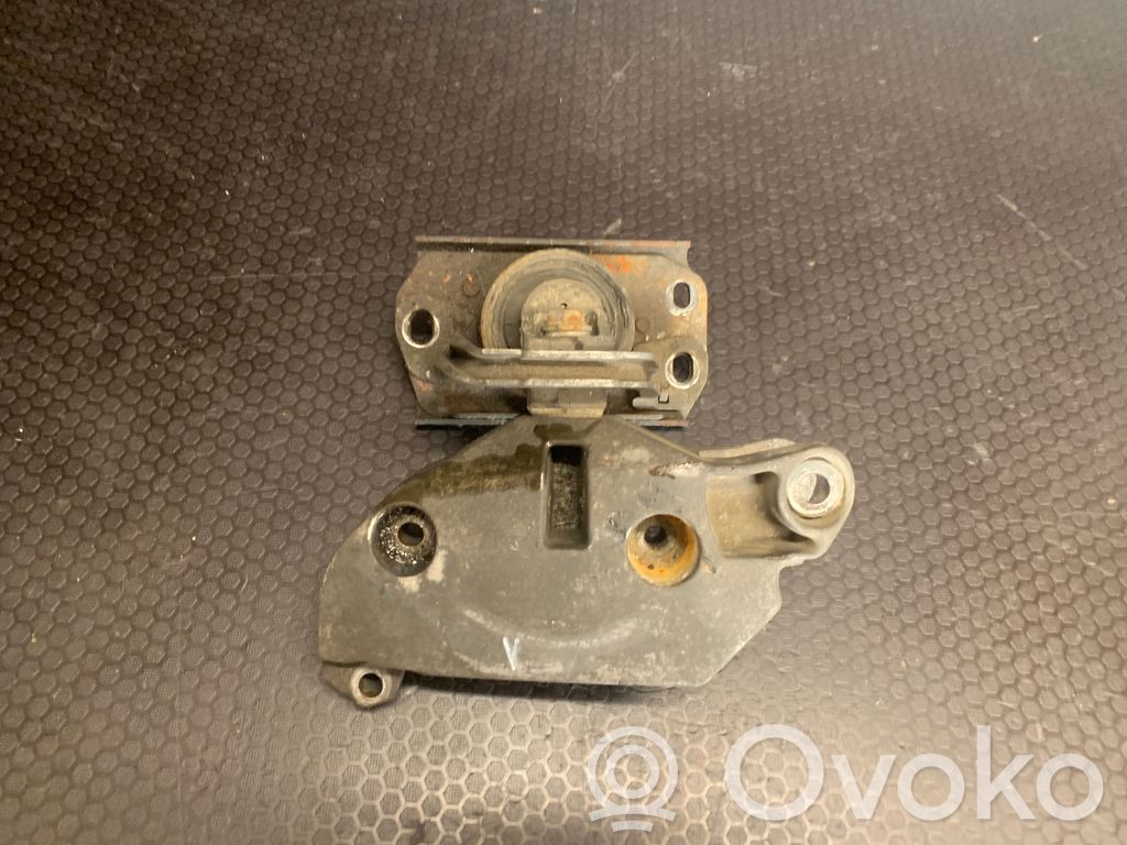 Opel Vivaro Engine mount bracket 