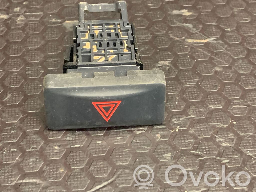 Nissan X-Trail T31 Botón interruptor de luz de peligro 