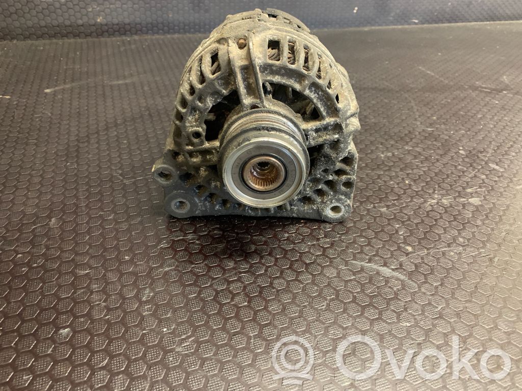 Volkswagen PASSAT B5 Alternador 