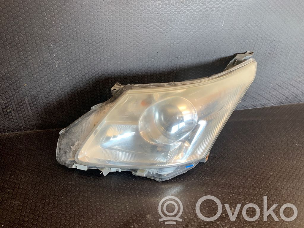 Toyota Avensis T270 Lampa przednia 