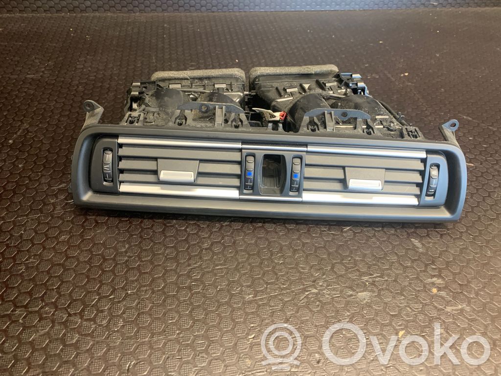 BMW 5 F10 F11 Dysze / Kratki środkowego nawiewu deski rozdzielczej 