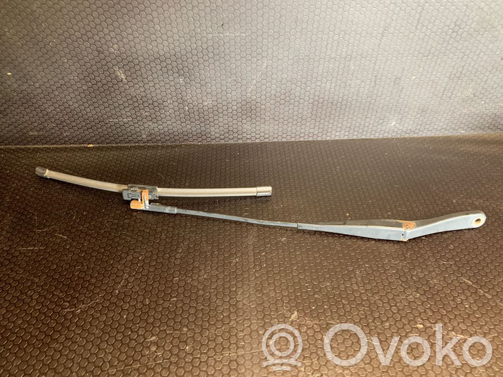 Opel Astra H Brazo del limpiaparabrisas delantero 