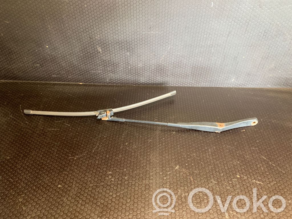 Opel Astra H Brazo del limpiaparabrisas delantero 