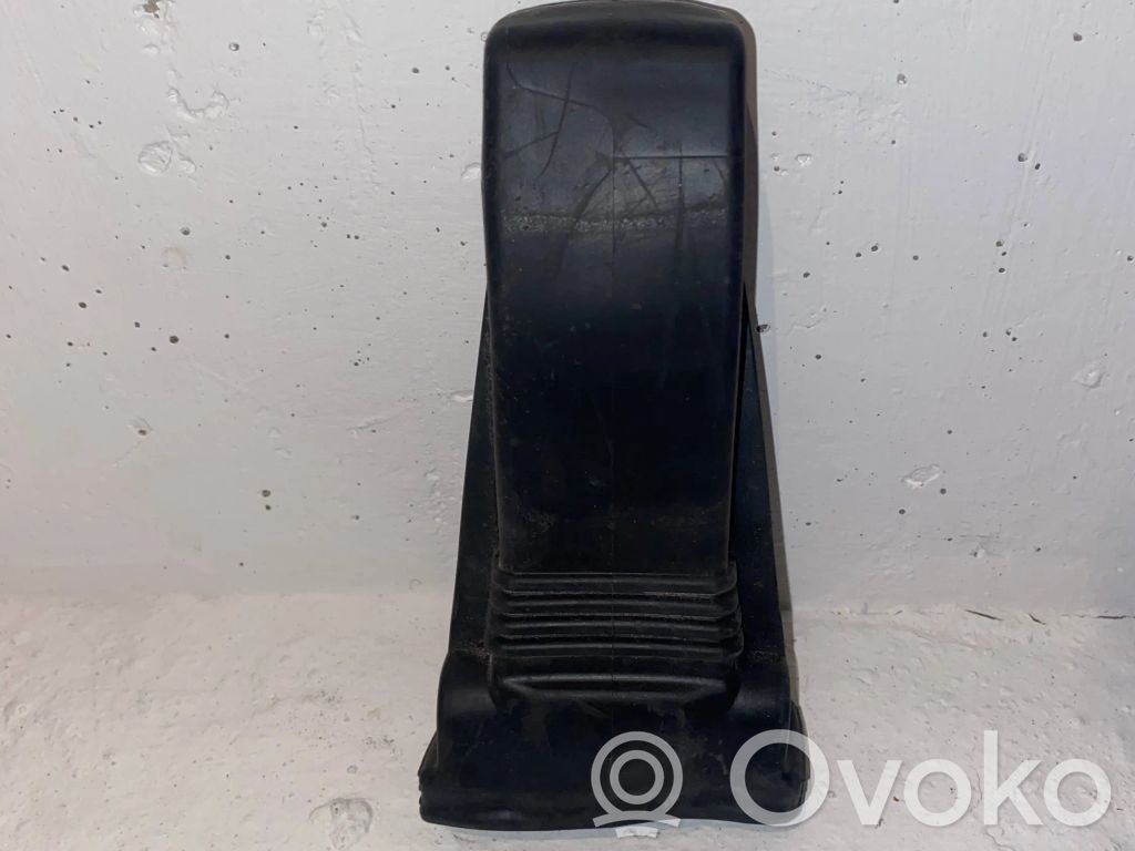 Audi A4 S4 B9 Takaoven pidätin 