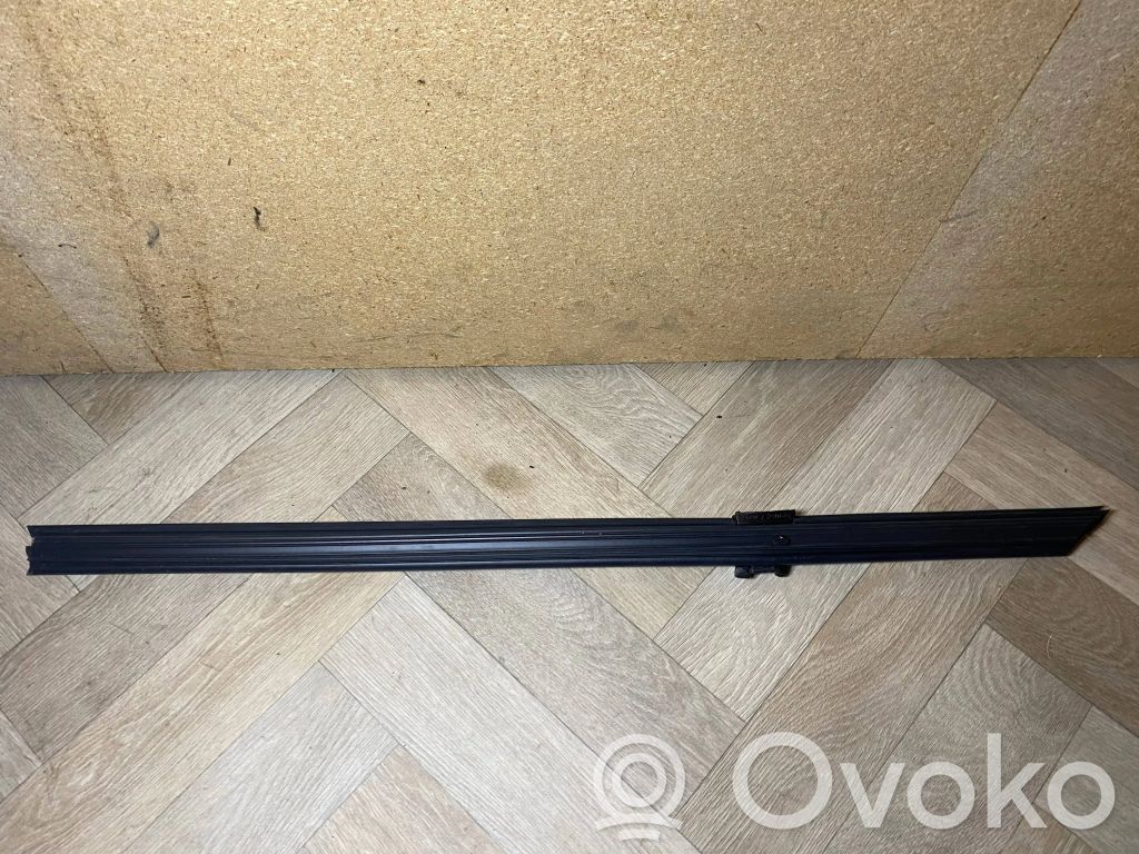 BMW 5 F10 F11 Gumowa uszczelka drzwi tylnych 