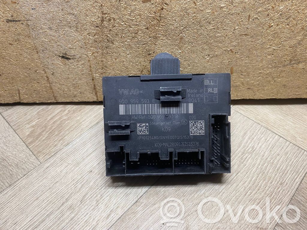Volkswagen Golf VII Door control unit/module 