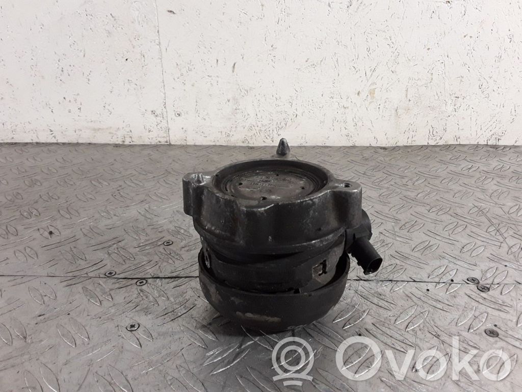 Engine mount bracket   4E0199381BS
