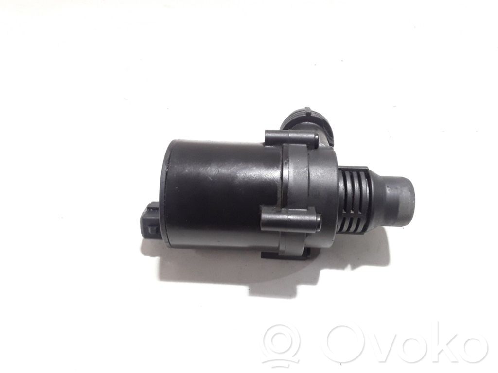 BMW 7 E65 E66 Vesipumppu 