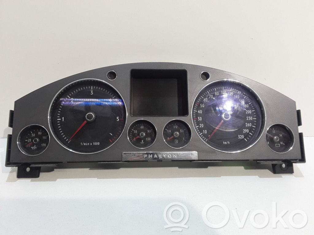 Volkswagen Phaeton Speedometer (instrument cluster) 