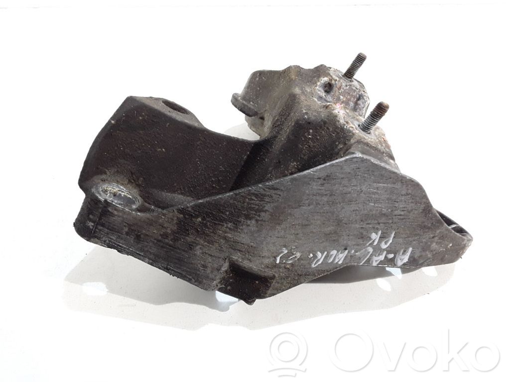 Engine mounting bracket