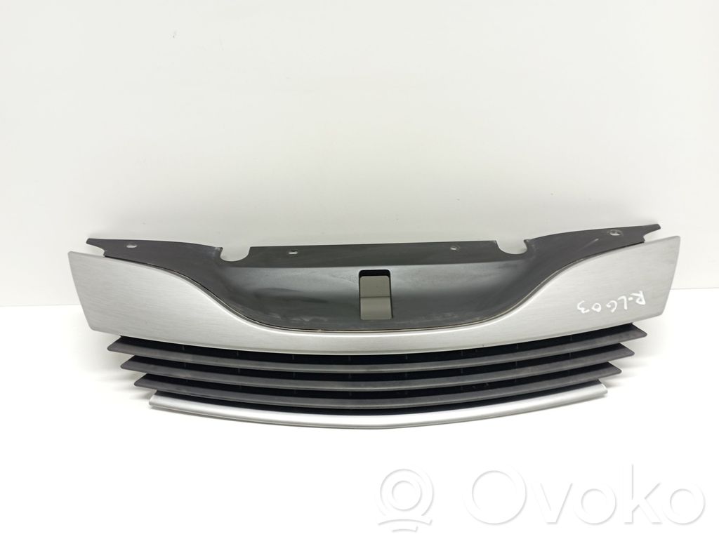 Renault Laguna II Etupuskurin ylempi jäähdytinsäleikkö 