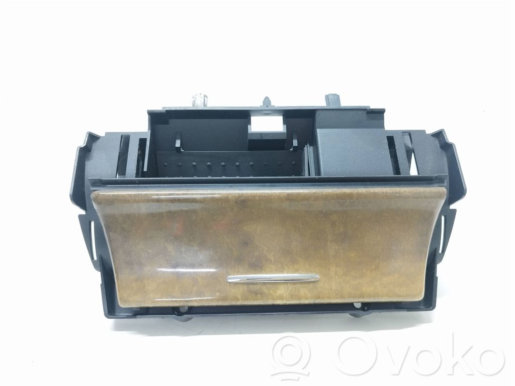Ashtray (front)   2R838104822A,31122E100