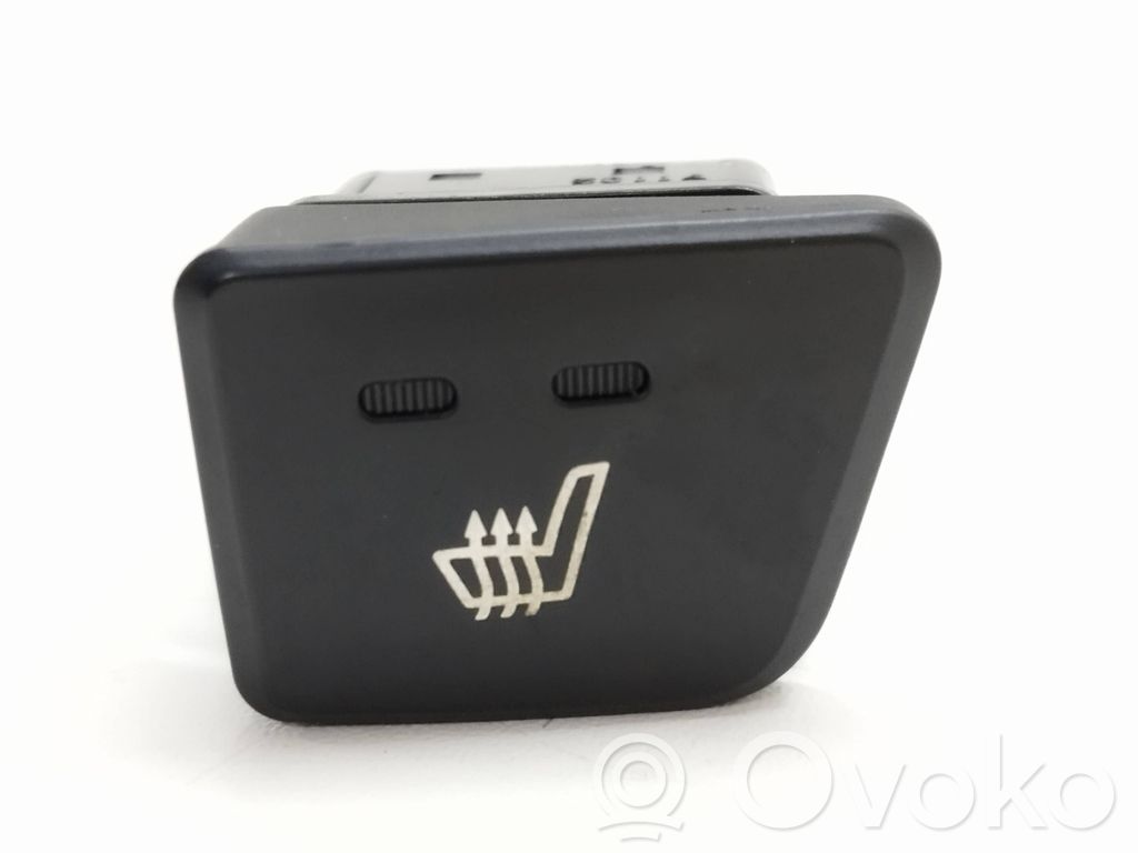 Hyundai i30 Seat heating switch 