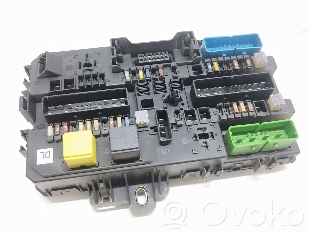 Opel Astra H Módulo de fusible 