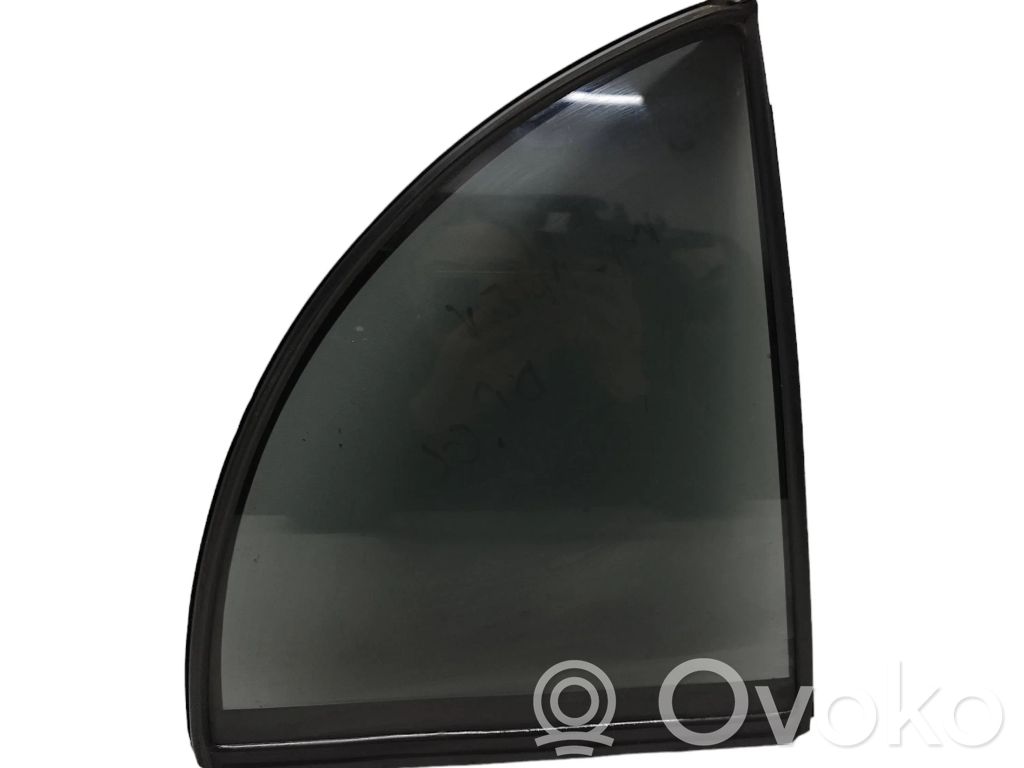Ventanilla de ventilación de la puerta trasera   5740A008,43R007953
