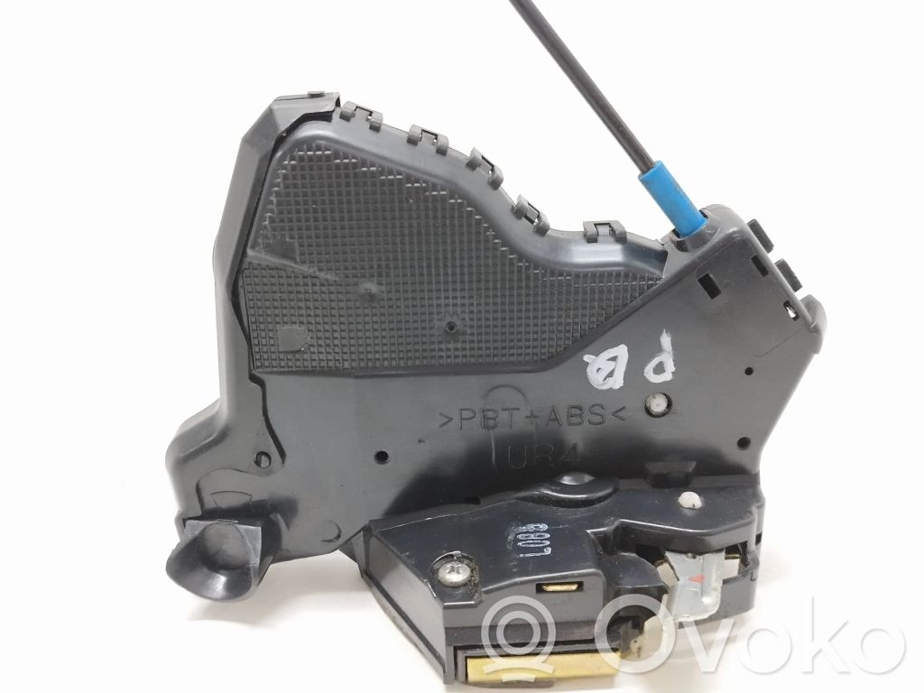 Toyota Avensis T250 Front door lock 