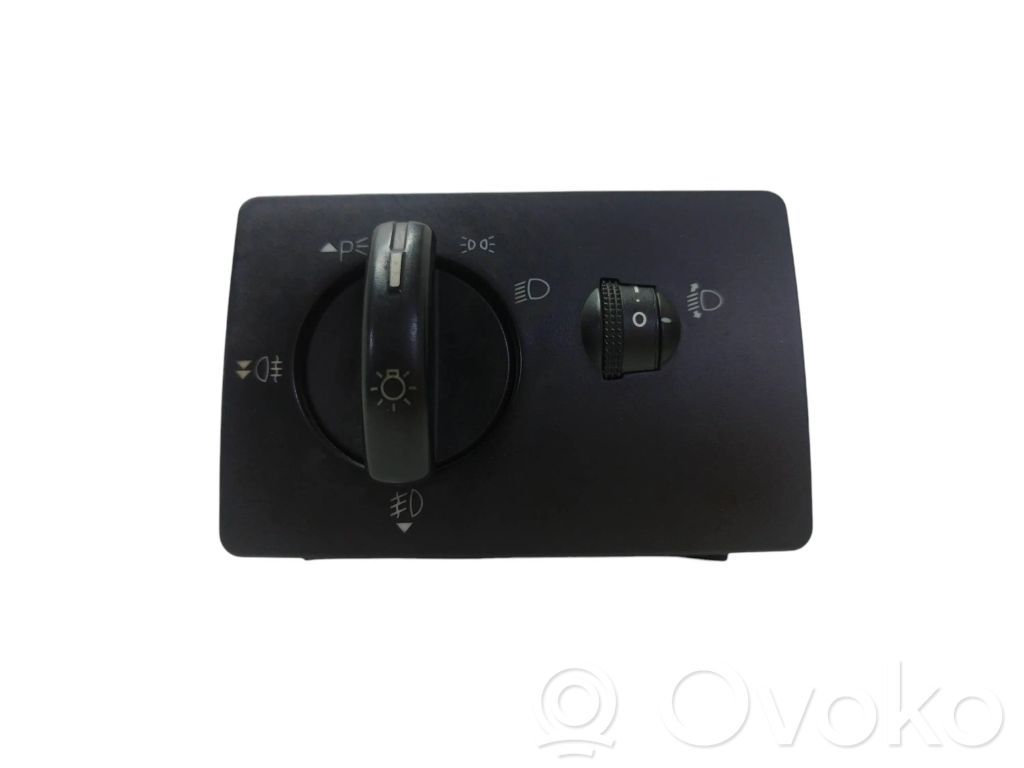 Light switch   7M5T13A024LA
