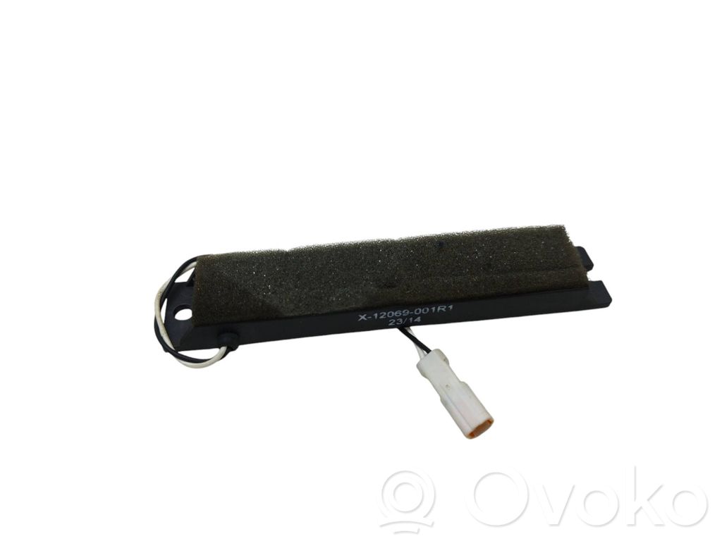 Tesla Model S Antenos stiprintuvas 