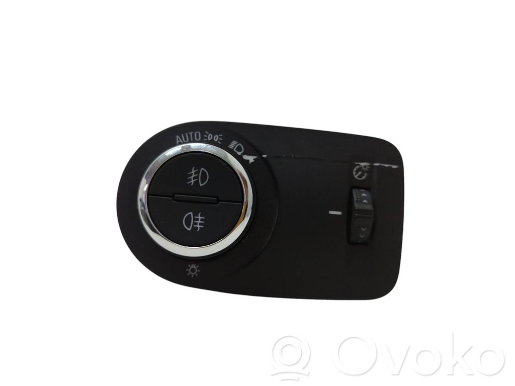 Light switch   13493471,17006667,5224523471