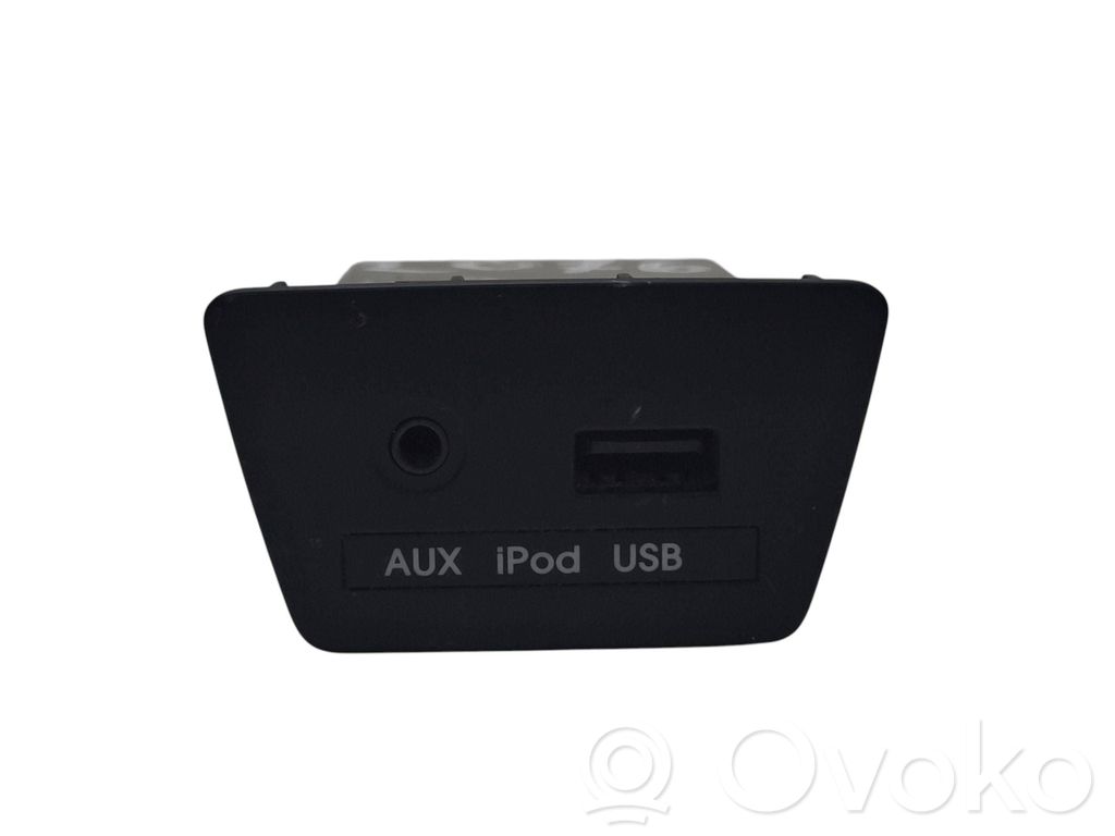 Hyundai ix35 Enchufe conector entrada auxiliar 