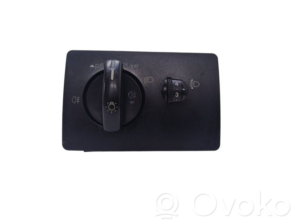Lukturu slēdzis   3M5T13A024EA